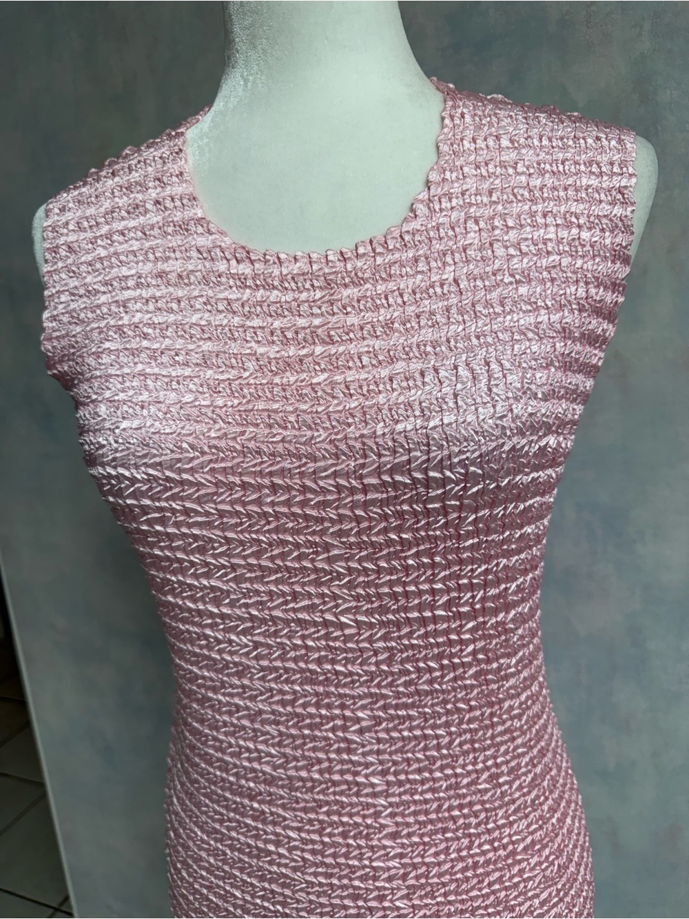 Dress Barn / NWOT-Light Pink Crinkle-Gorgeous Sheen-Sleeveless Stretchy Top